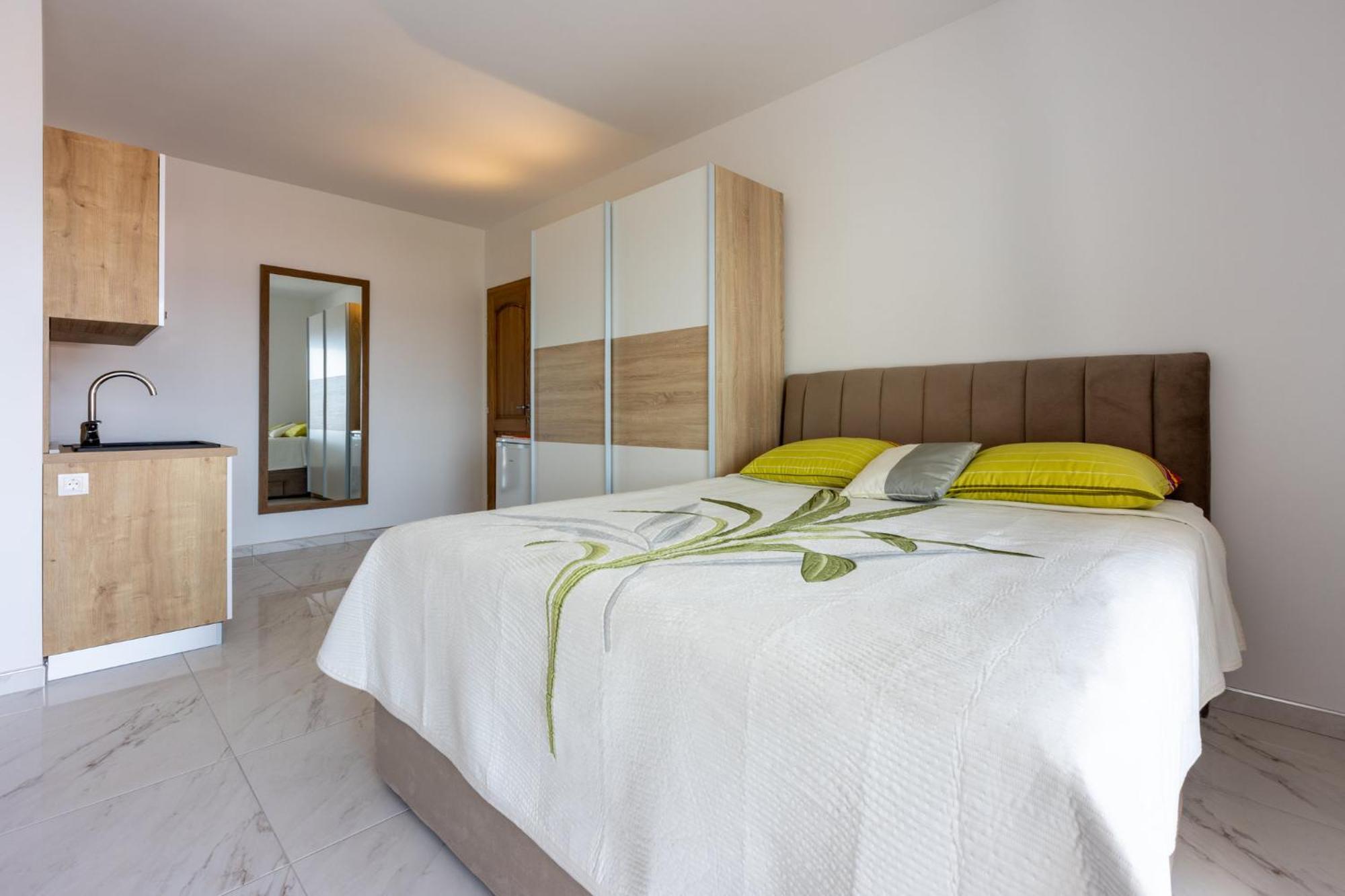 Apartments Sunshine D ซริกเวนิซา ภายนอก รูปภาพ